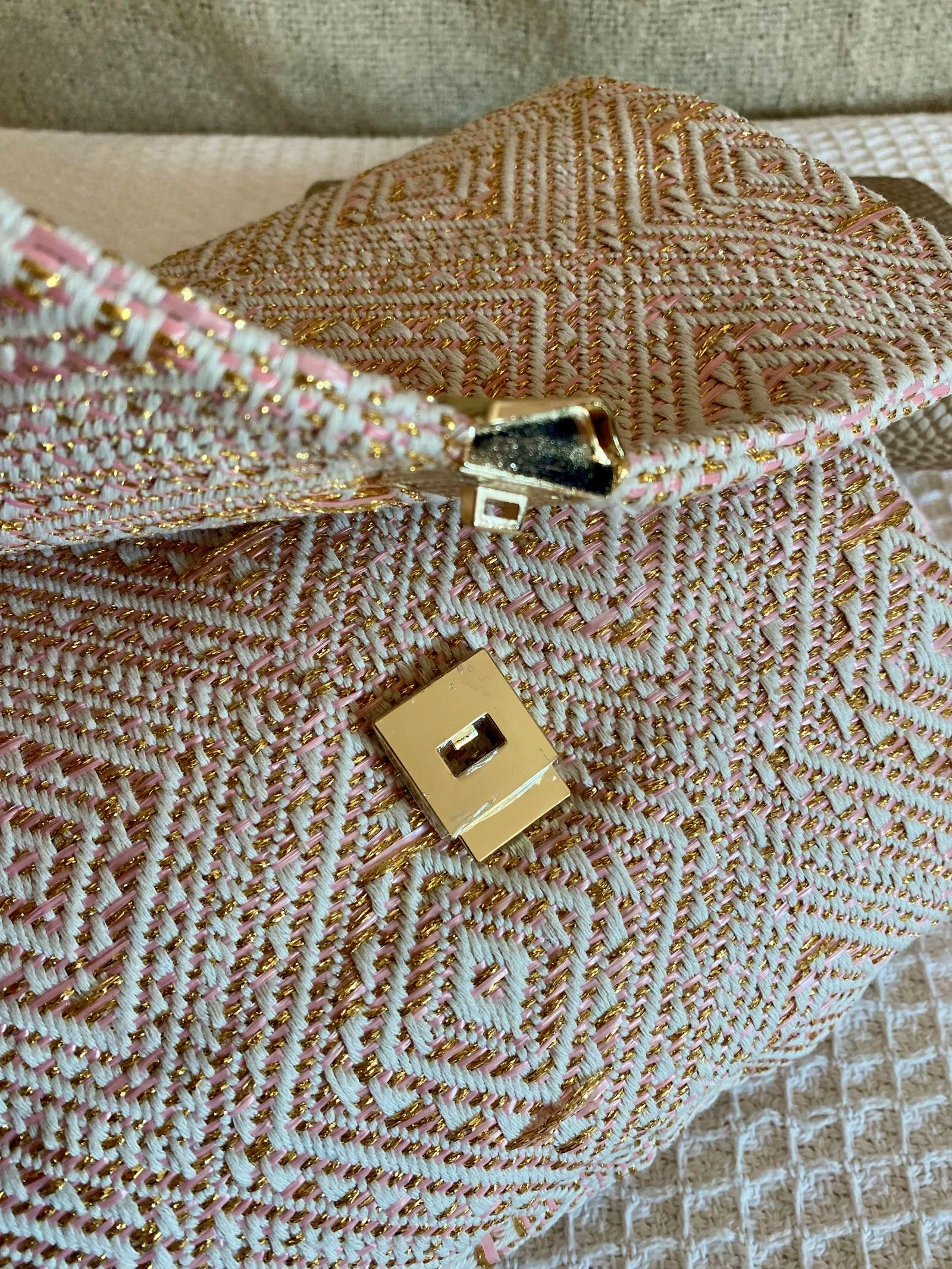 Bolso bandolera jacquard crema rosa y dorado con correa étnica  – photo 5